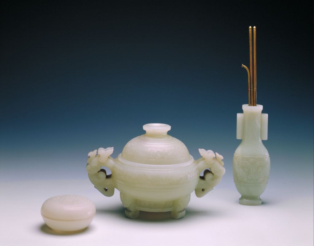 图片[1]-White jade stove, bottle and box-China Archive